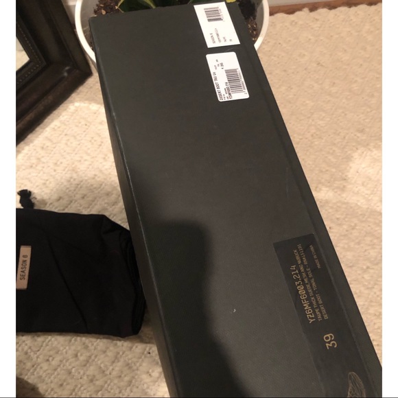 YEEZY Desert Rat Boots - Picture 5 of 7